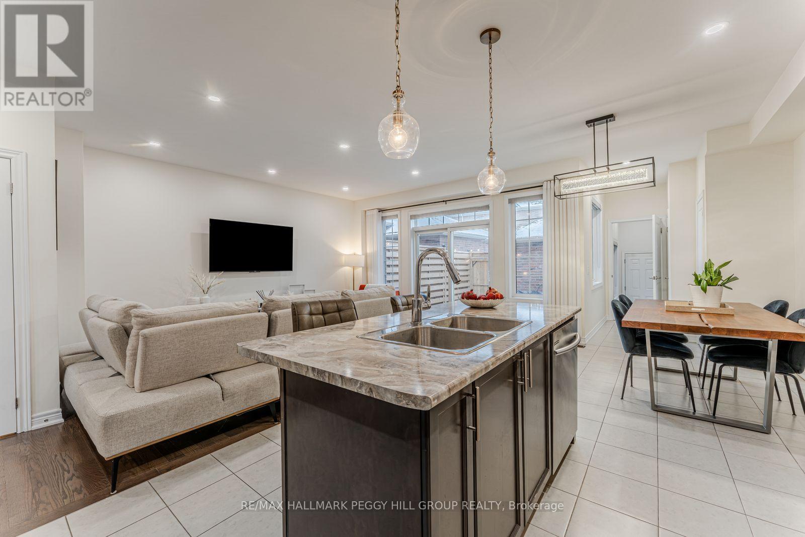 19834 Leslie Street, East Gwillimbury, Ontario  L9N 0S2 - Photo 3 - N12708606