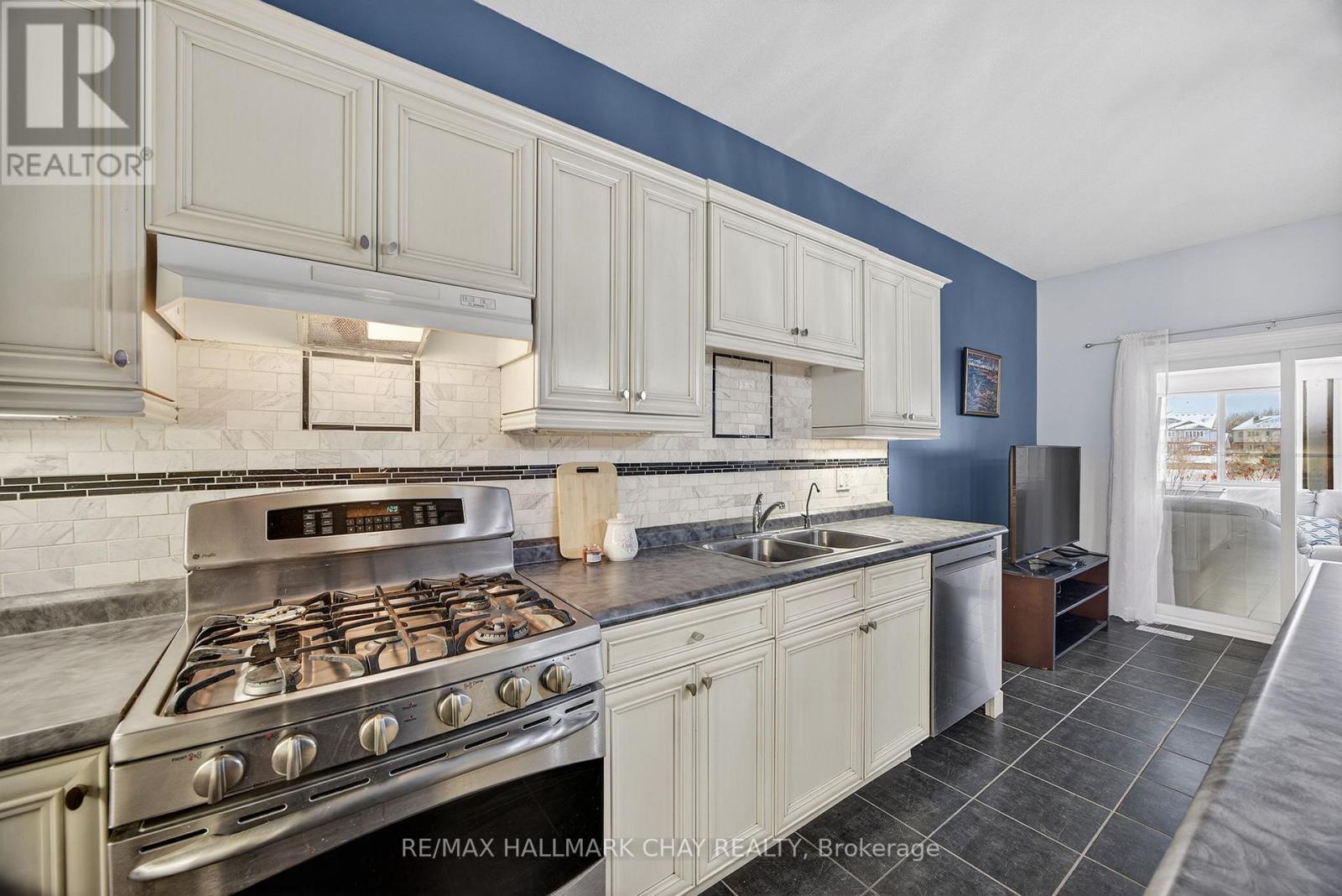 60 Brownley Lane, Essa, Ontario  L3W 0P9 - Photo 15 - N12708616