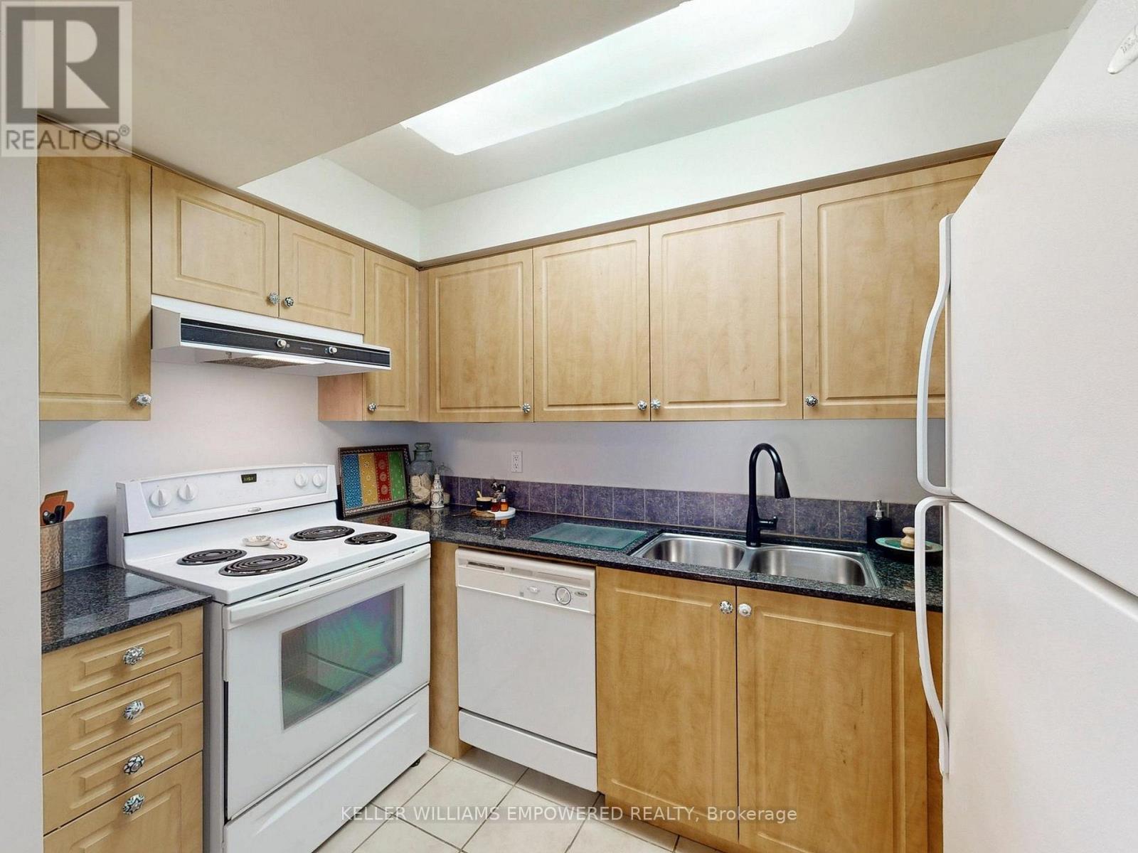 207 - 330 Red Maple Road E, Richmond Hill, Ontario  L4C 0T6 - Photo 14 - N12708644