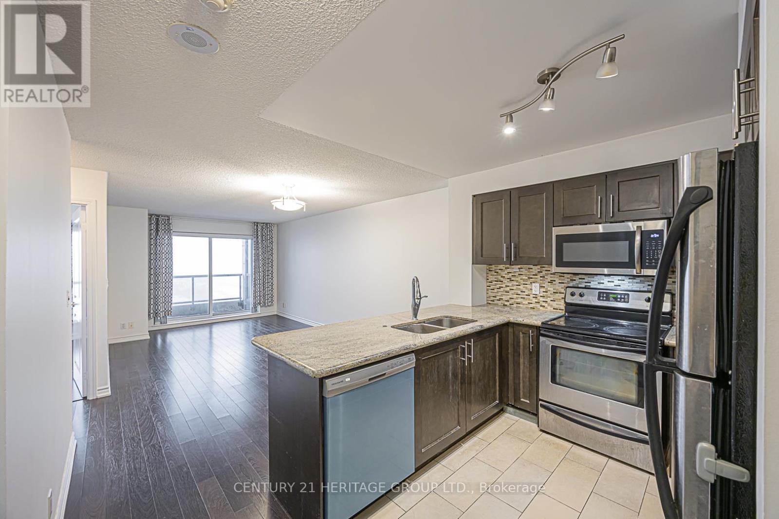 818 - 18 Harding Boulevard, Richmond Hill, Ontario  L4C 0T3 - Photo 10 - N12708662