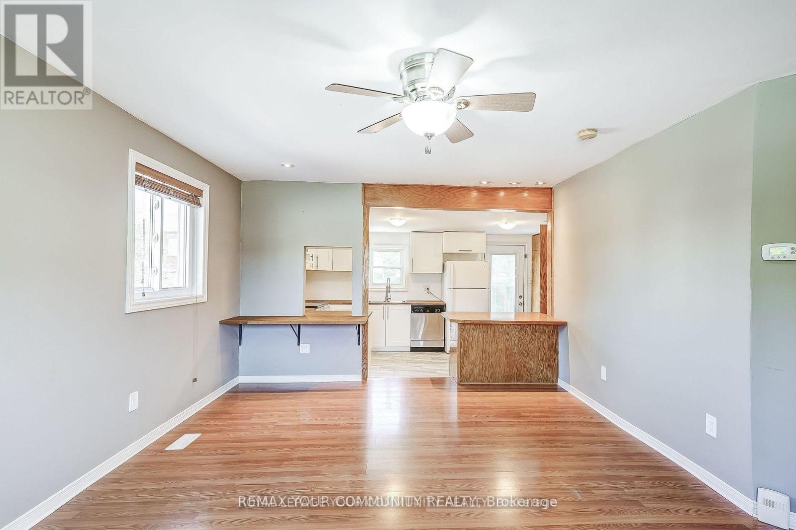 39 Drury Street, Bradford West Gwillimbury (Bradford), Ontario  L3Z 1W9 - Photo 4 - N12708726