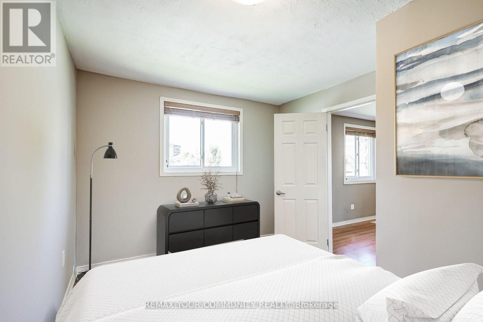 39 Drury Street, Bradford West Gwillimbury (Bradford), Ontario  L3Z 1W9 - Photo 6 - N12708726