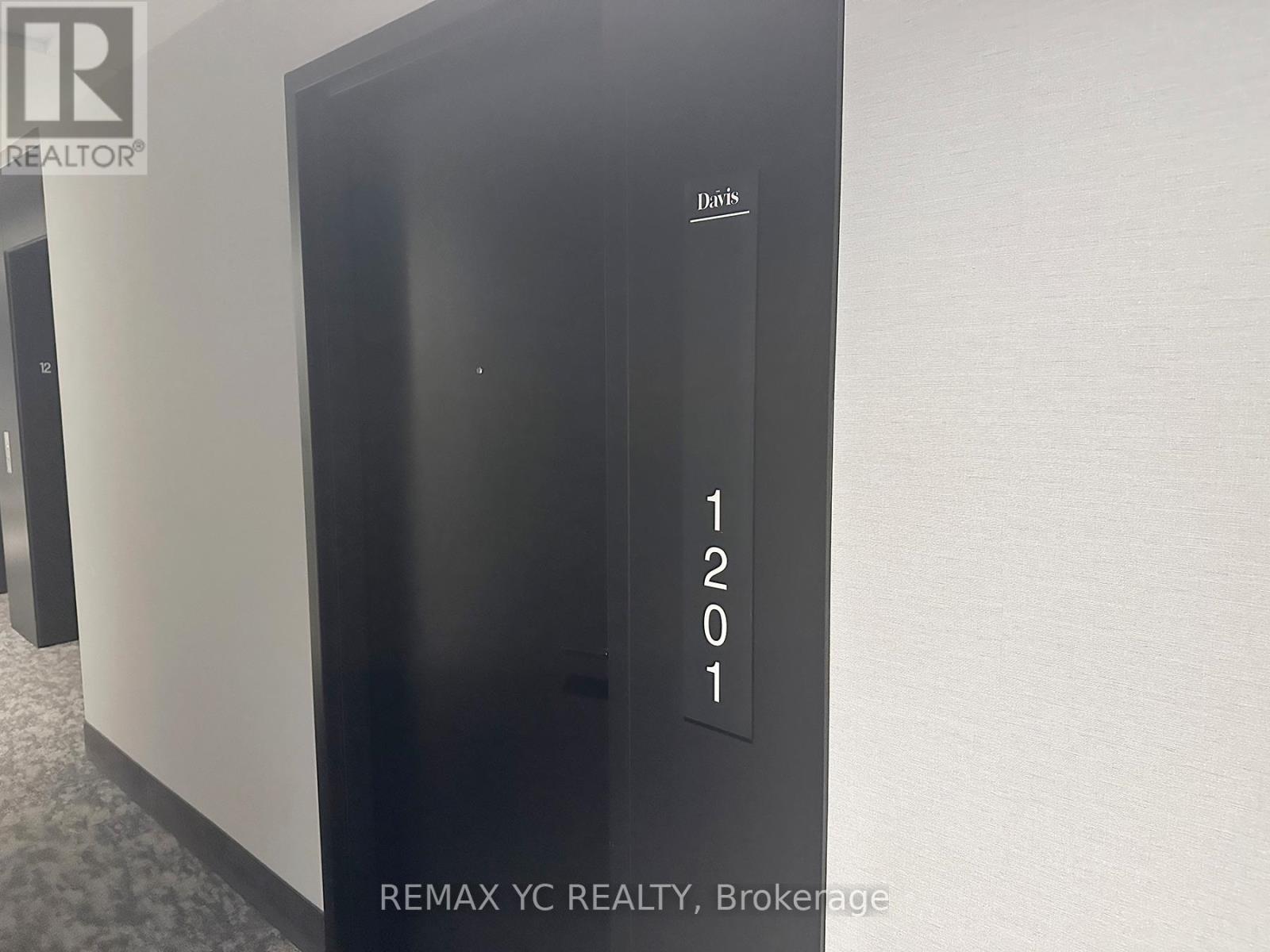 1201 - 185 Deerfield Road, Newmarket, Ontario  L3Y 0G7 - Photo 4 - N12708830