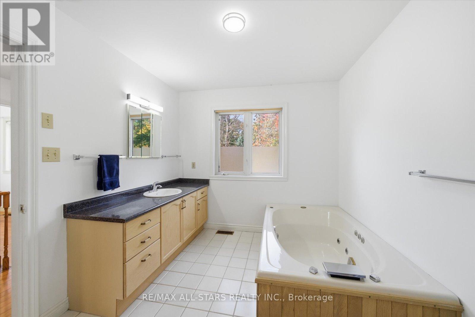 Upper Level - 2999 Lakeside Drive, Severn (Washago), Ontario  L3V 6H3 - Photo 22 - S12708816