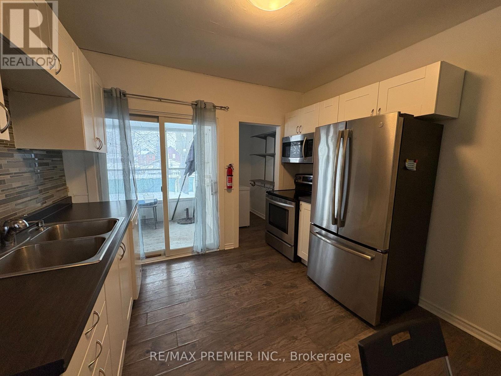 55 Henry Street, Barrie (0 East), Ontario  L4N 1C6 - Photo 5 - S12708898