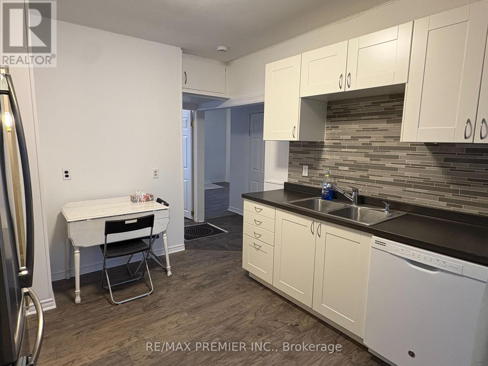 55 Henry Street, Barrie (0 East), Ontario  L4N 1C6 - Photo 6 - S12708898