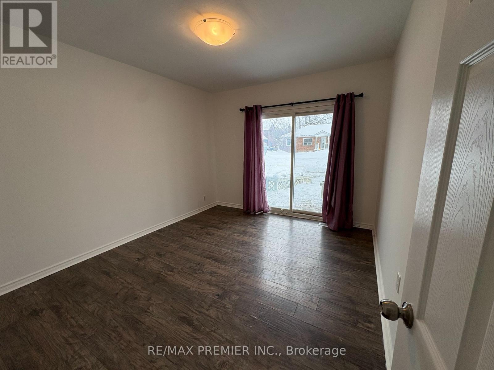 55 Henry Street, Barrie (0 East), Ontario  L4N 1C6 - Photo 7 - S12708898