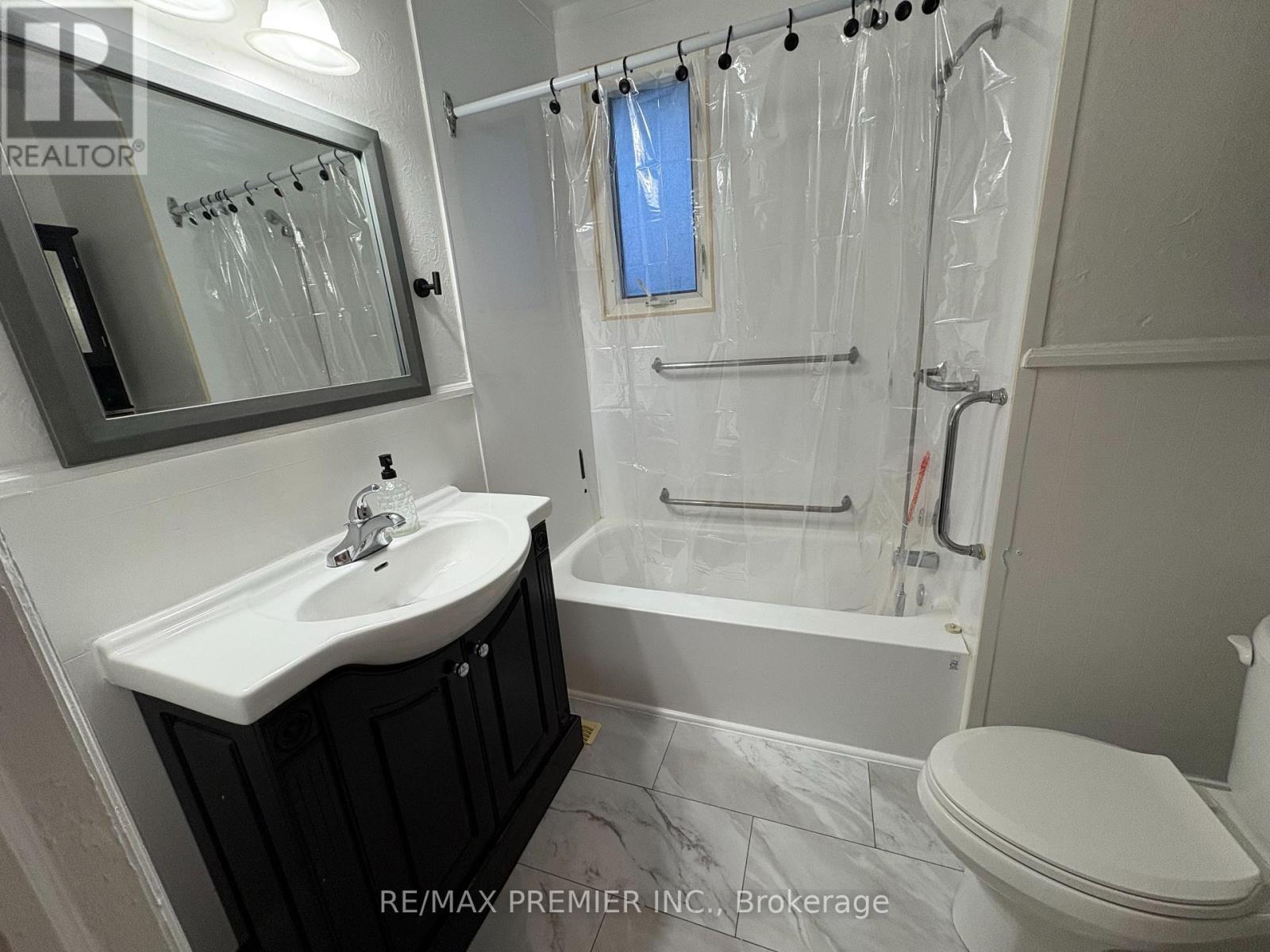 55 Henry Street, Barrie (0 East), Ontario  L4N 1C6 - Photo 8 - S12708898