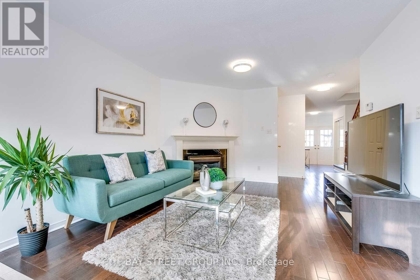 5166 Des Jardines Drive, Burlington, Ontario  L7L 6P7 - Photo 7 - W12708764