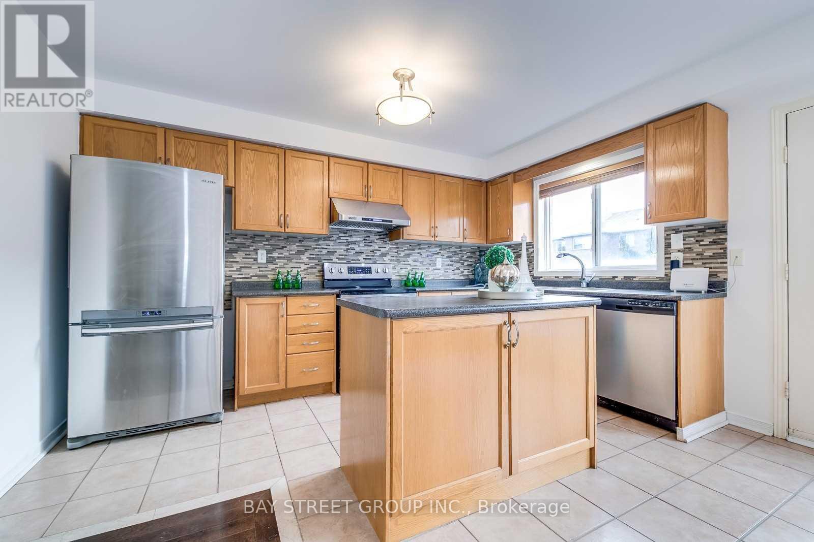 5166 Des Jardines Drive, Burlington, Ontario  L7L 6P7 - Photo 8 - W12708764