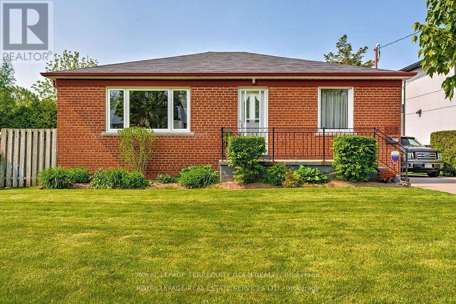 558 Wolsey Crescent, Oakville, Ontario  L6L 4W4 - Photo 1 - W12708868