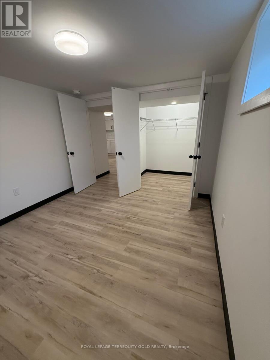 558 Wolsey Crescent, Oakville, Ontario  L6L 4W4 - Photo 6 - W12708868