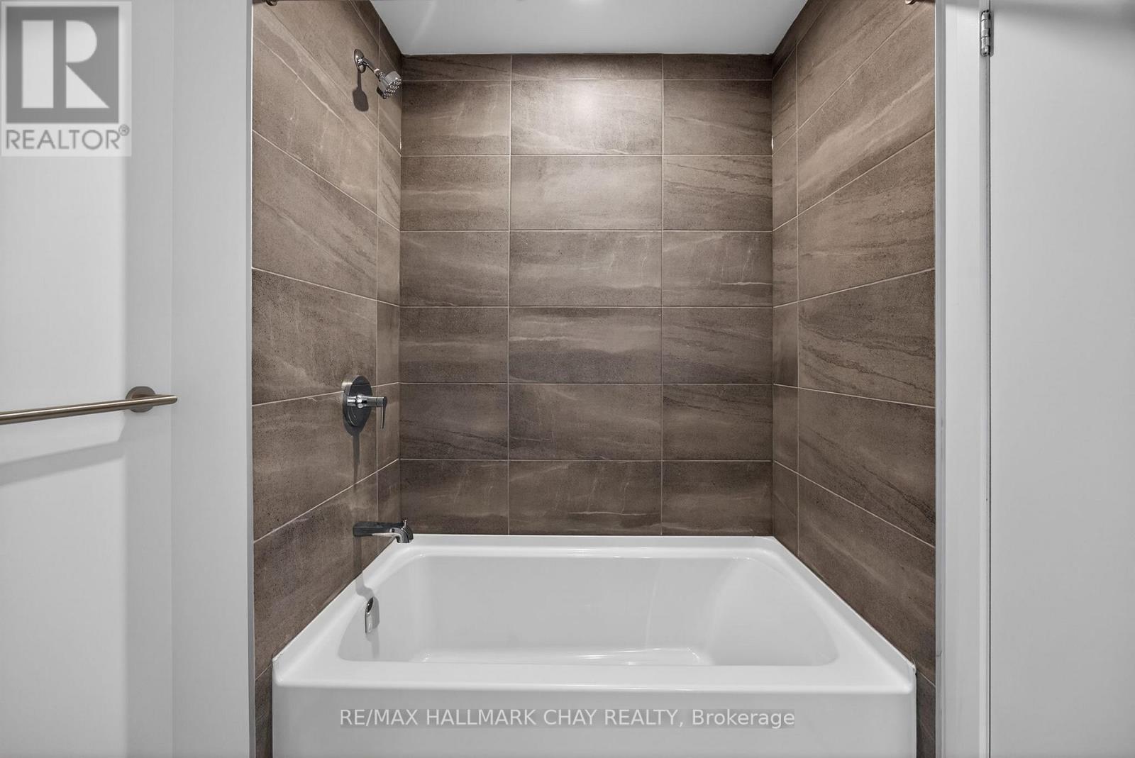 1902 - 39 Mary Street, Barrie, Ontario  L4N 1S9 - Photo 13 - S12708472