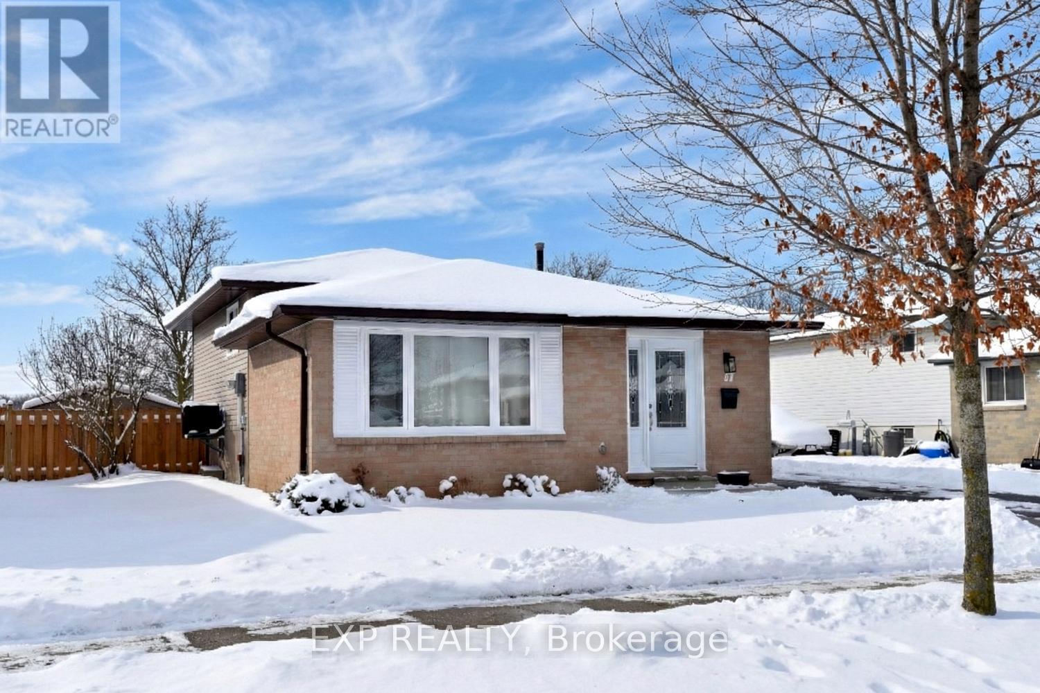 47 Odessa Street, Hamilton, Ontario  L8J 1A3 - Photo 2 - X12708860