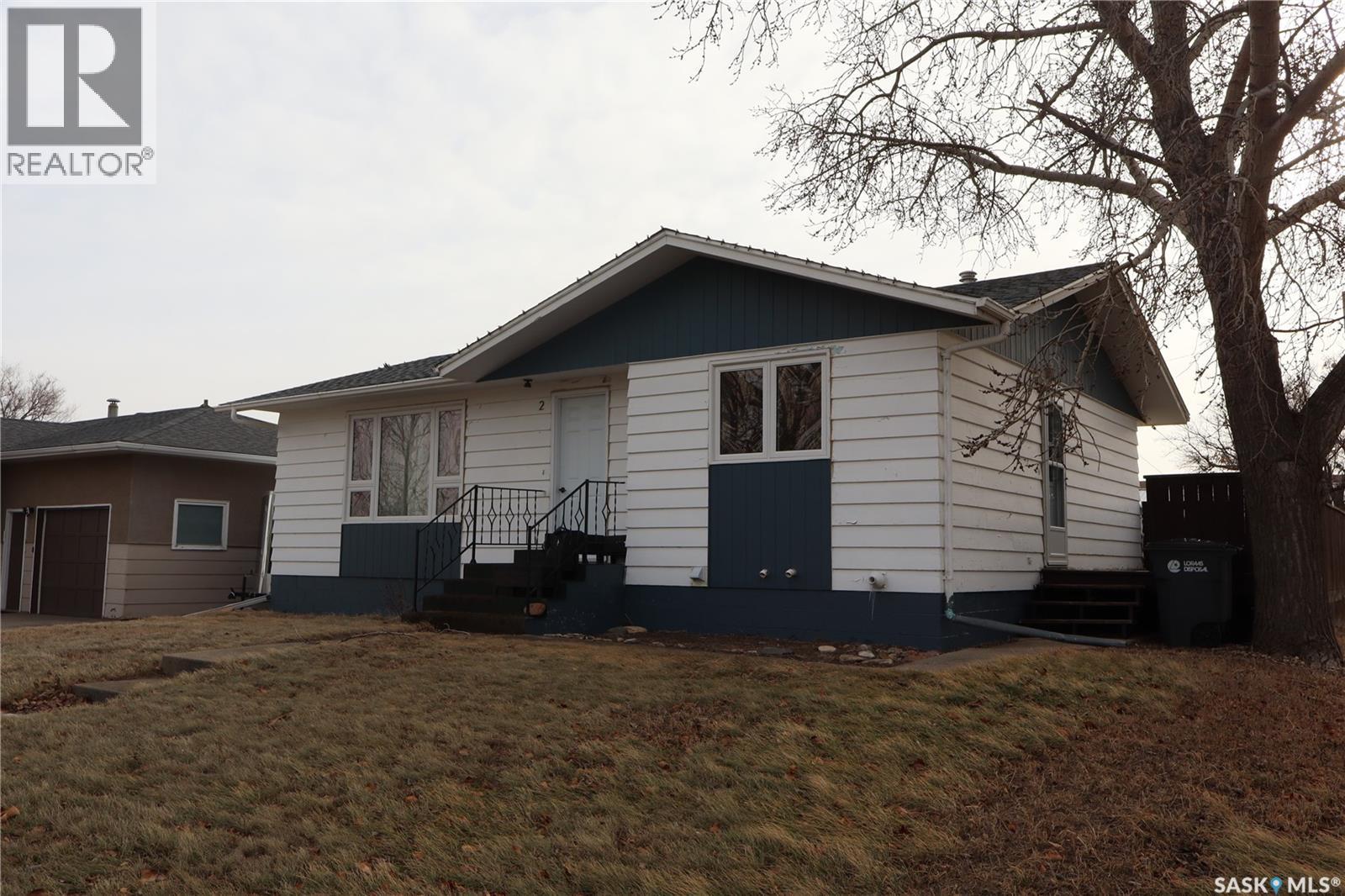 2 2nd Street E, Willow Bunch, Saskatchewan  S0H 4K0 - Photo 1 - SK027031