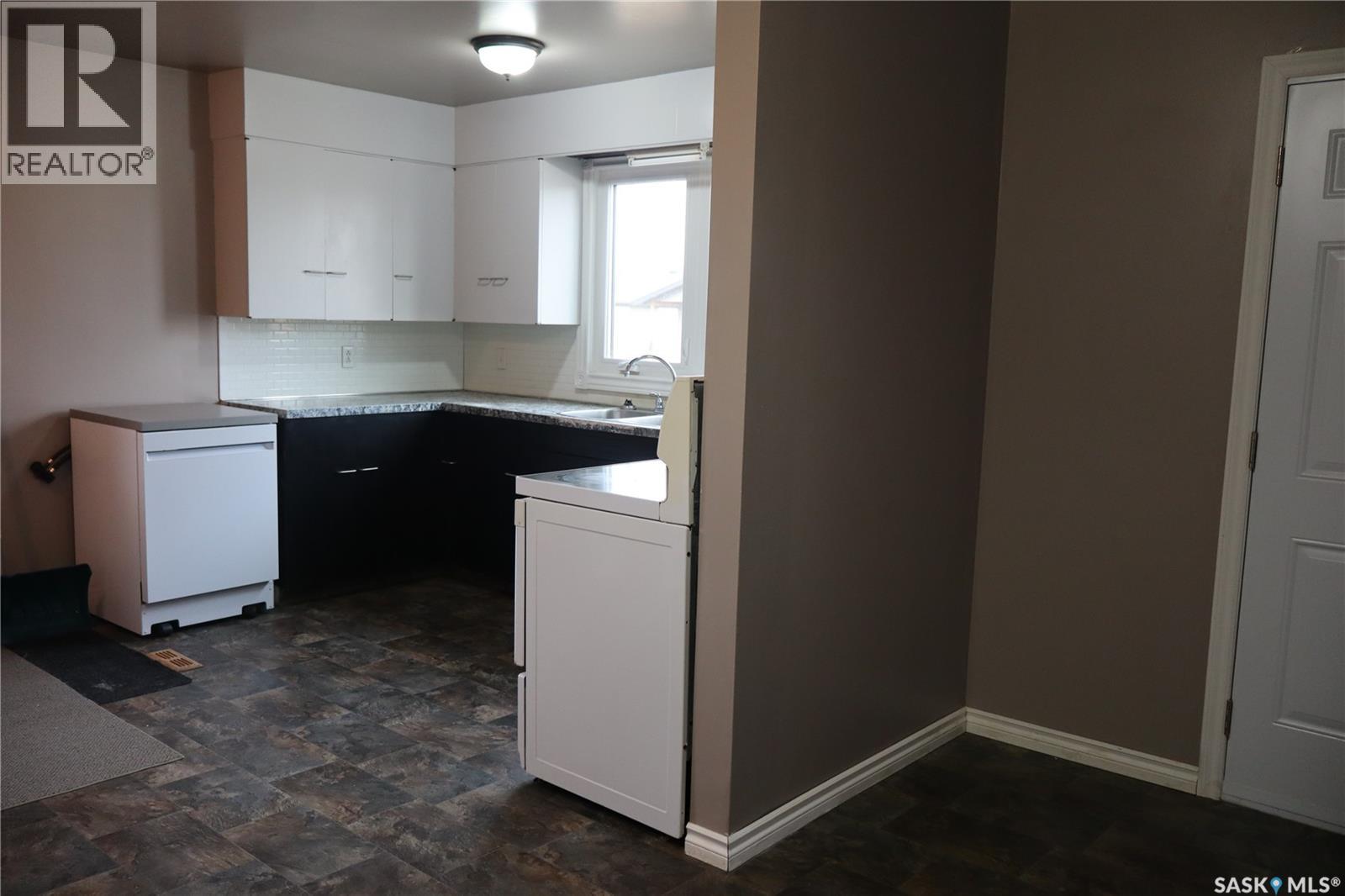 2 2nd Street E, Willow Bunch, Saskatchewan  S0H 4K0 - Photo 20 - SK027031