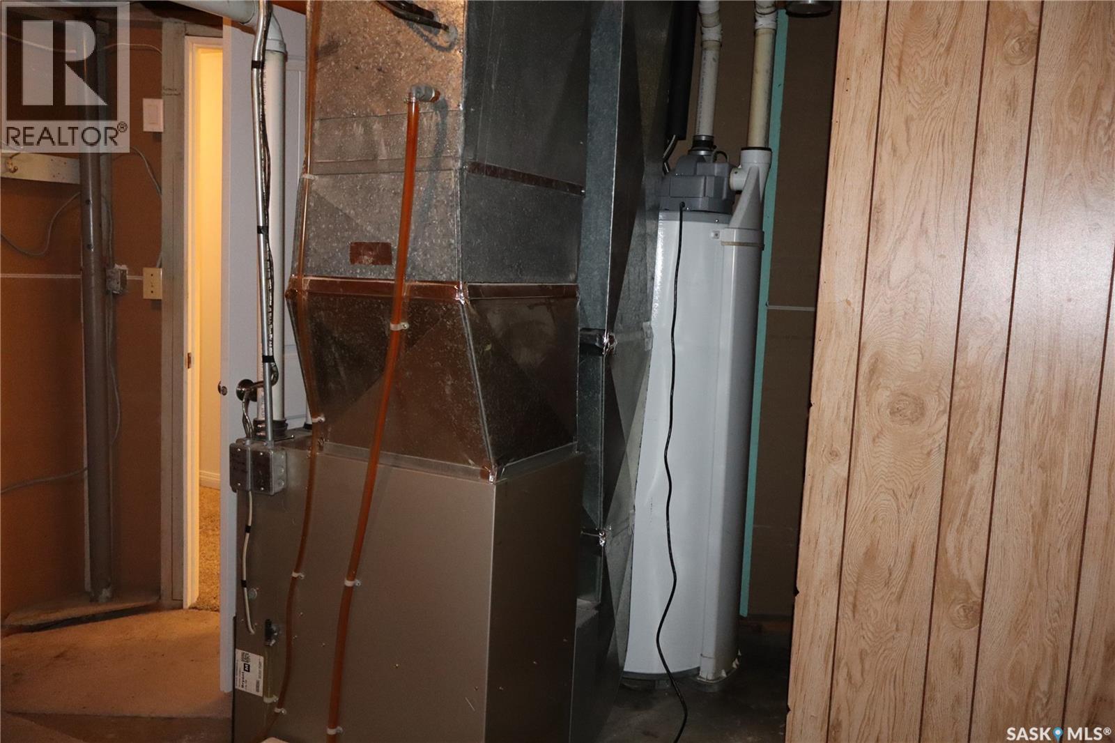 2 2nd Street E, Willow Bunch, Saskatchewan  S0H 4K0 - Photo 27 - SK027031