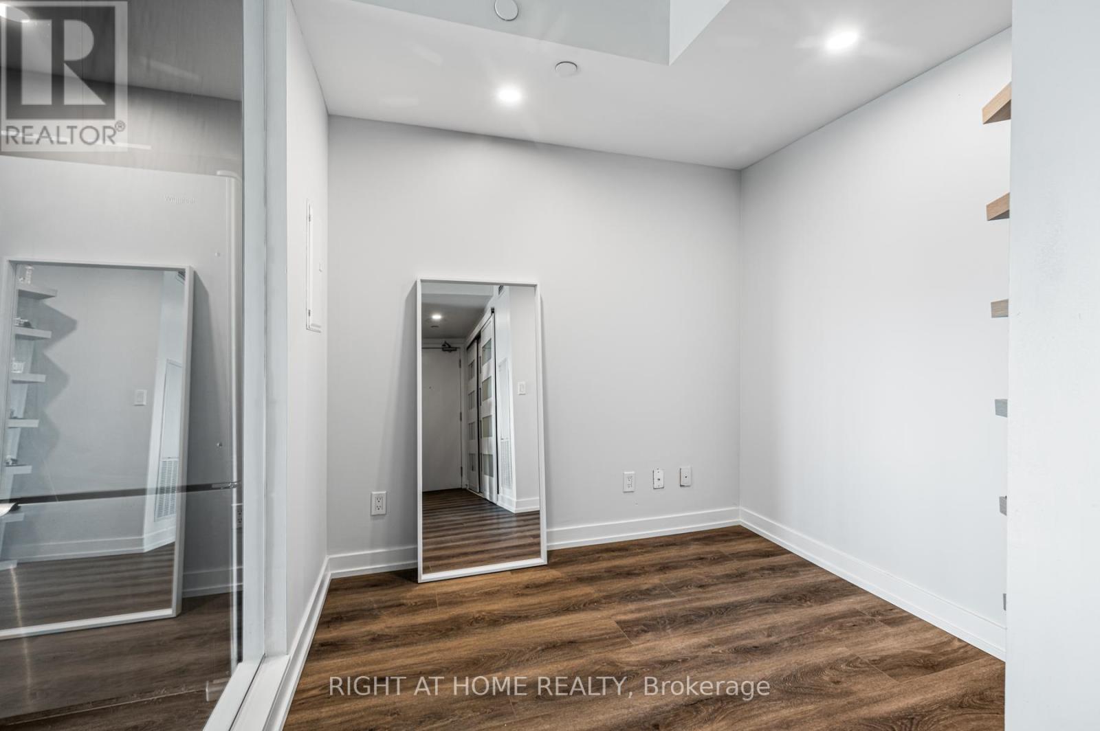 1405 - 6 Sonic Way, Toronto, Ontario  M3C 0P1 - Photo 8 - C12701072