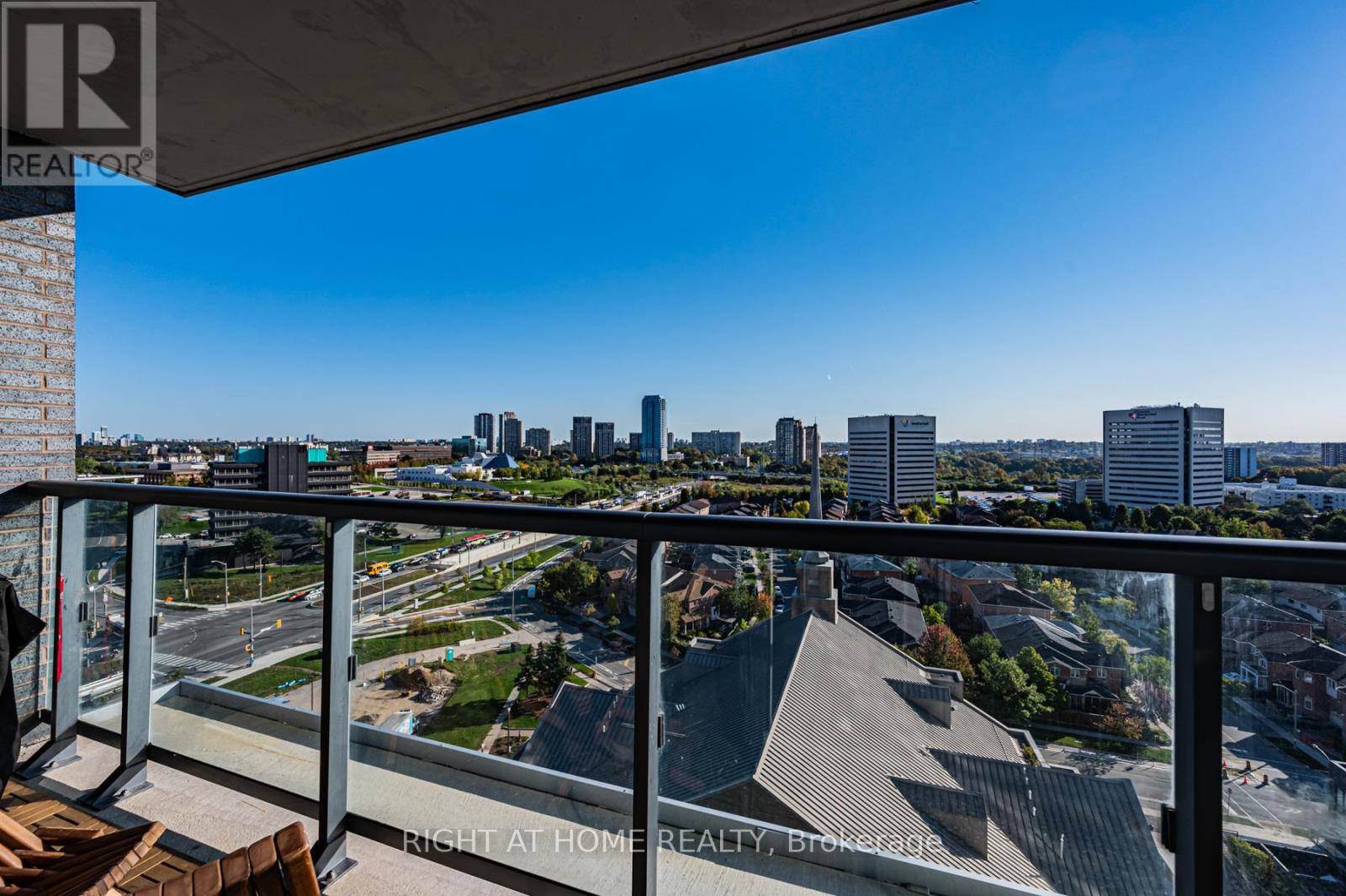 1405 - 6 Sonic Way, Toronto, Ontario  M3C 0P1 - Photo 11 - C12701072