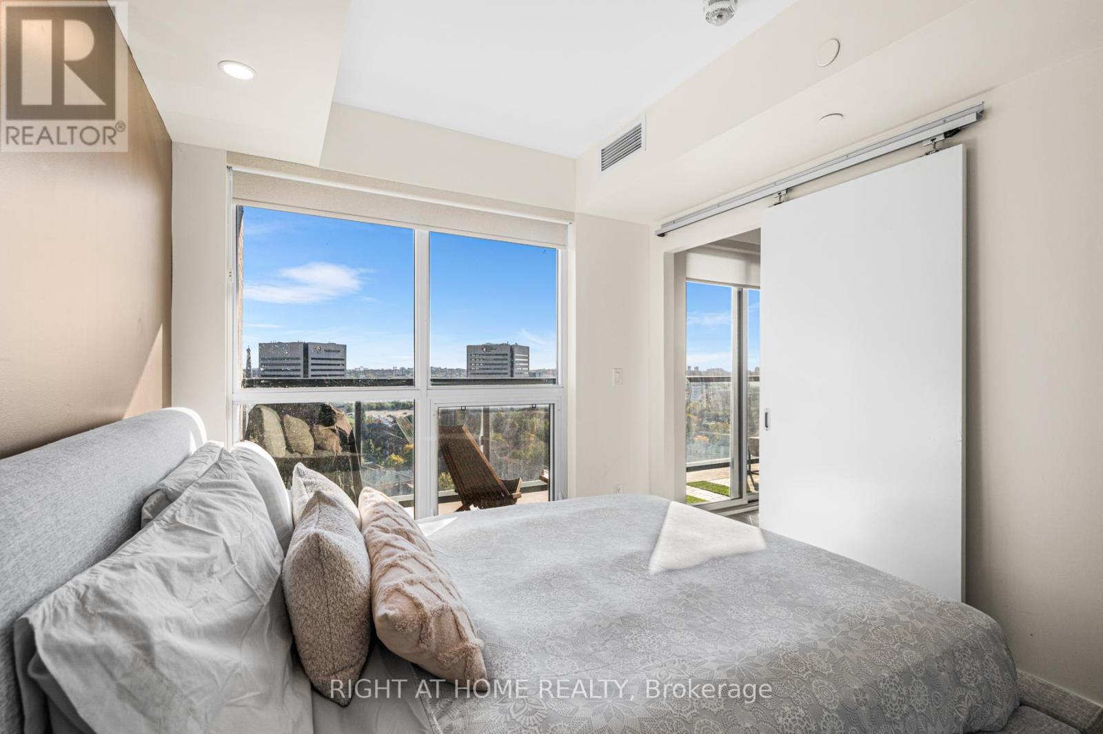 1405 - 6 Sonic Way, Toronto, Ontario  M3C 0P1 - Photo 7 - C12701072