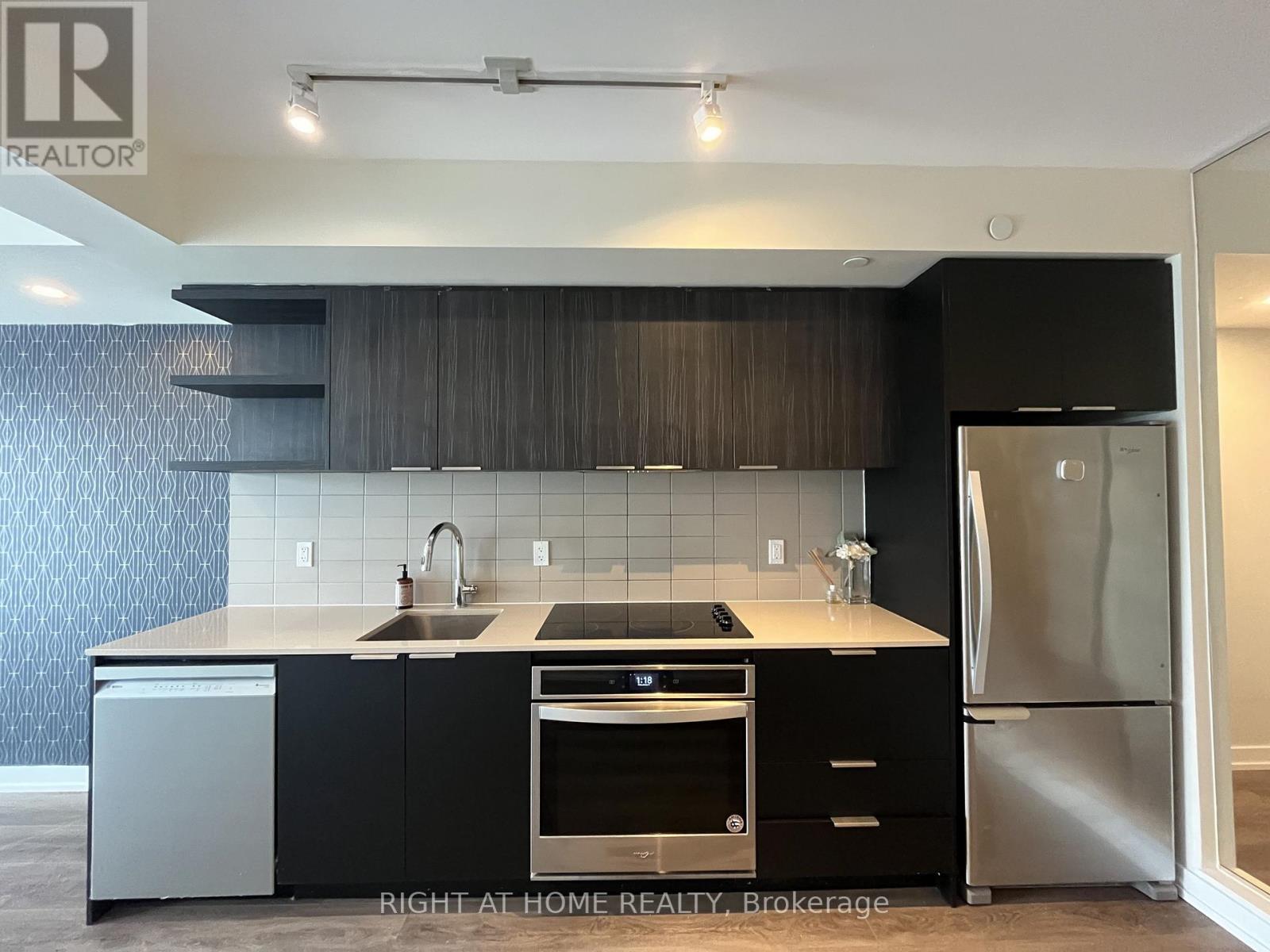 1405 - 6 Sonic Way, Toronto, Ontario  M3C 0P1 - Photo 4 - C12701072