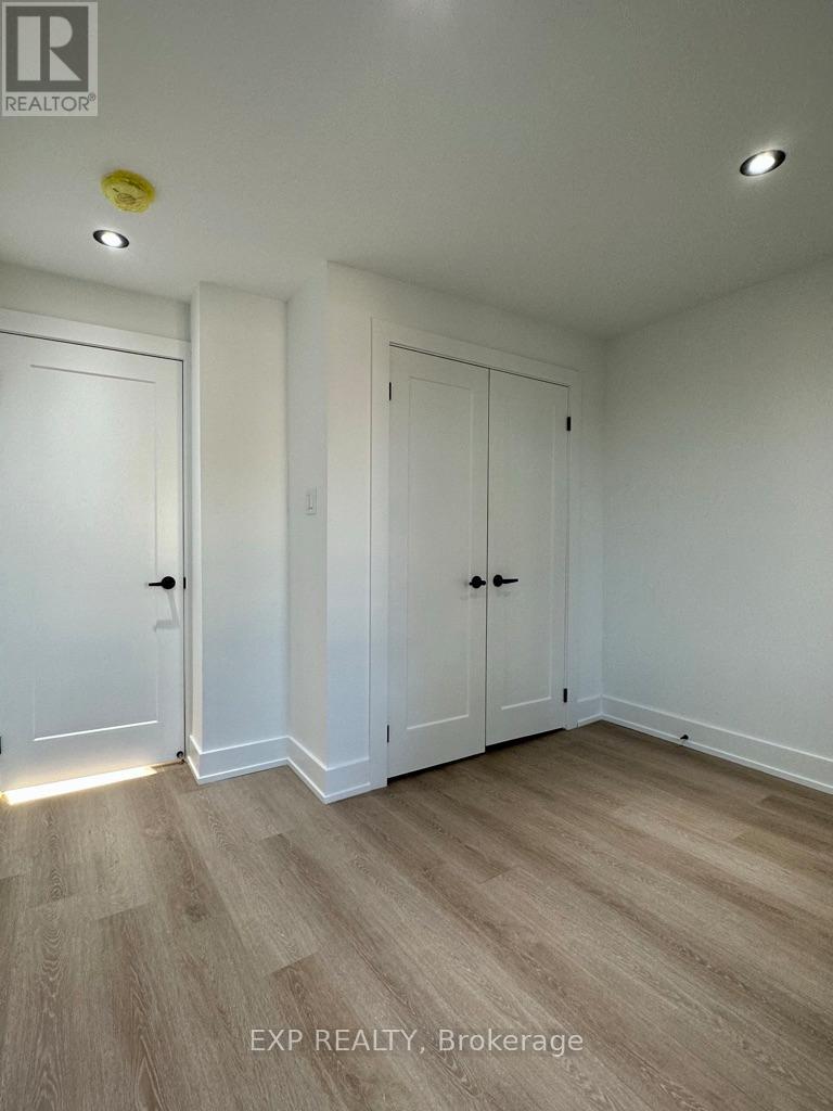 Upper - 24 St Clair Gardens, Toronto, Ontario  M6E 3V4 - Photo 17 - W12707904