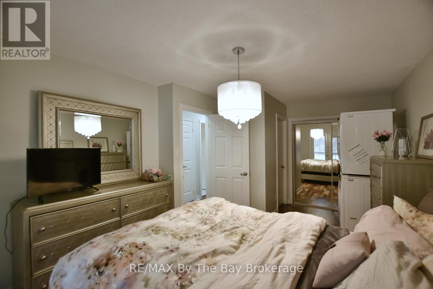 41 Wesley Avenue, Wasaga Beach, Ontario  L9Z 1C8 - Photo 14 - S12544016