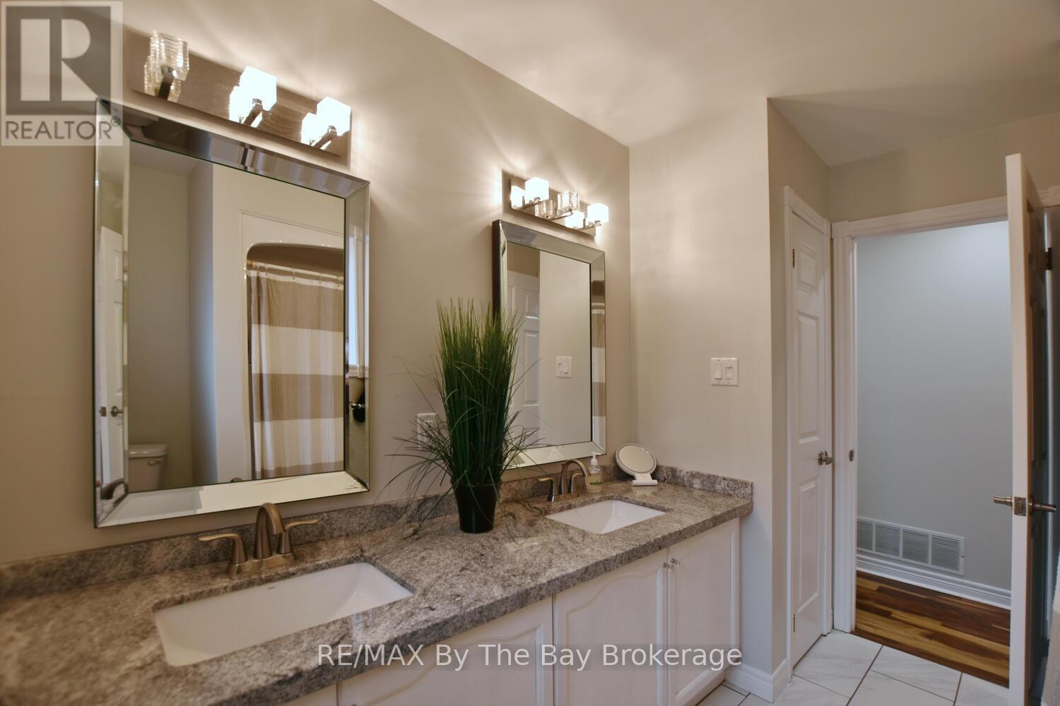 41 Wesley Avenue, Wasaga Beach, Ontario  L9Z 1C8 - Photo 5 - S12544016