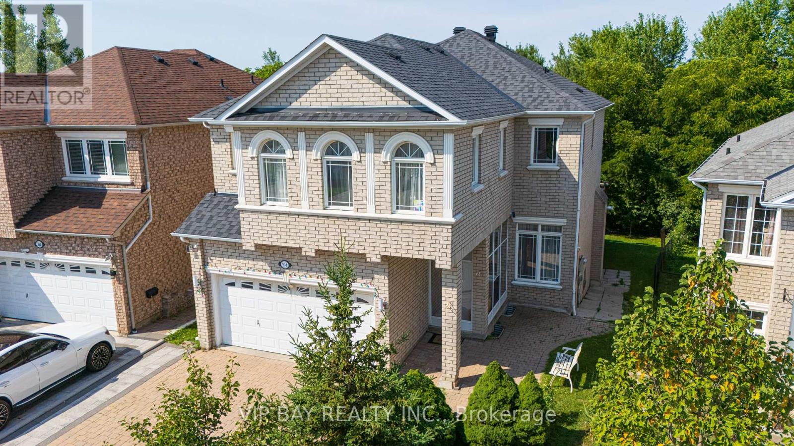 104 Melbourne Drive, Richmond Hill, Ontario  L4S 2G7 - Photo 2 - N12684198