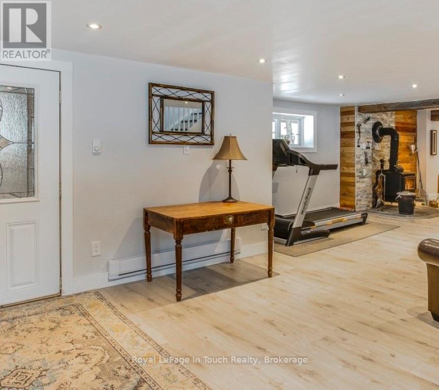 36 Meadows Avenue, Tay, Ontario  L0K 2C0 - Photo 12 - S12709006