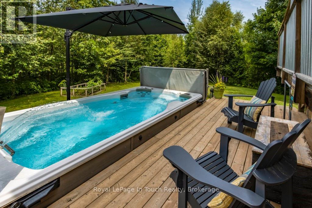 36 Meadows Avenue, Tay, Ontario  L0K 2C0 - Photo 17 - S12709006