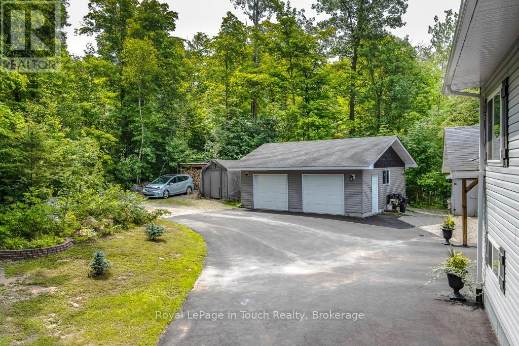 36 Meadows Avenue, Tay, Ontario  L0K 2C0 - Photo 2 - S12709006