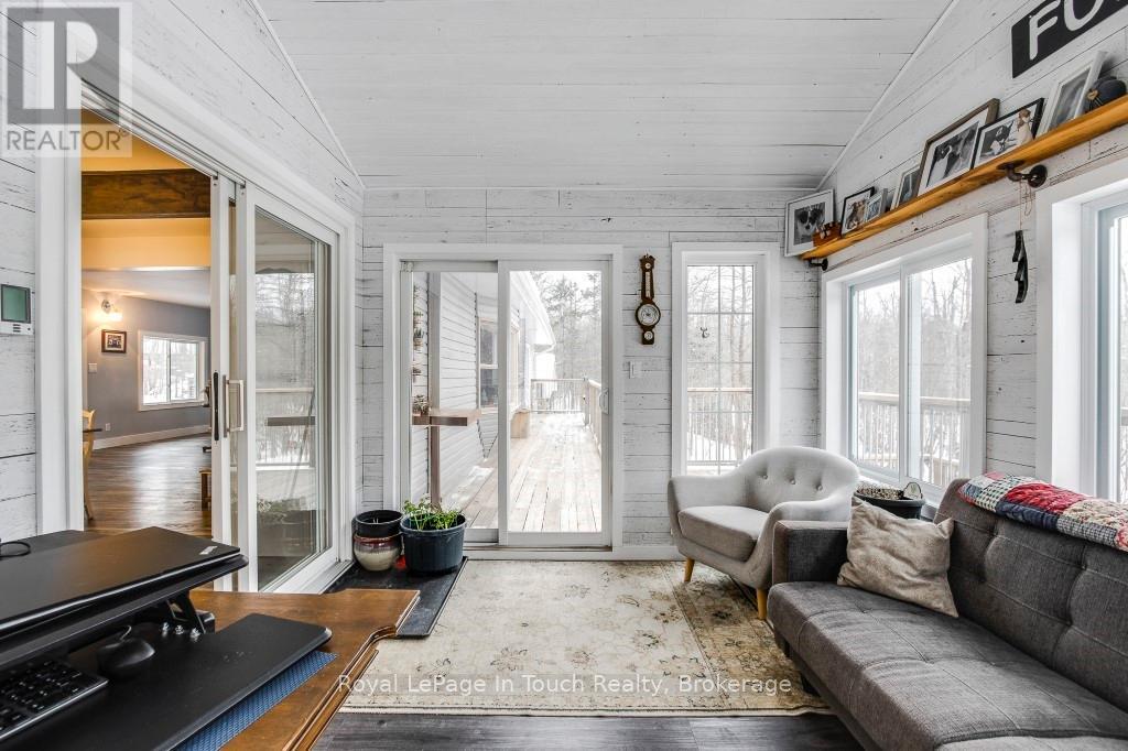 36 Meadows Avenue, Tay, Ontario  L0K 2C0 - Photo 6 - S12709006