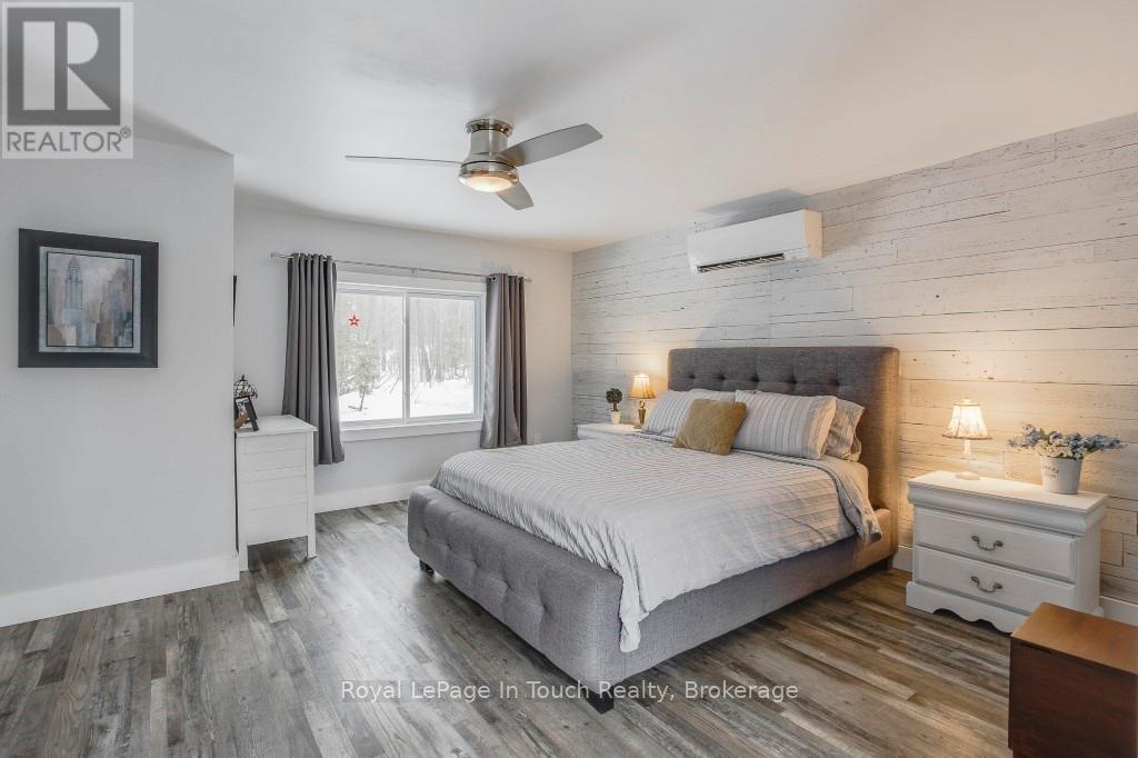 36 Meadows Avenue, Tay, Ontario  L0K 2C0 - Photo 7 - S12709006