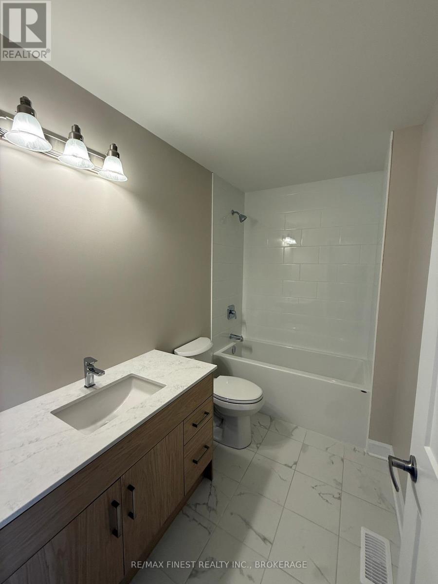 193 Heritage Park Drive, Greater Napanee, Ontario  K7R 3X8 - Photo 5 - X12708950