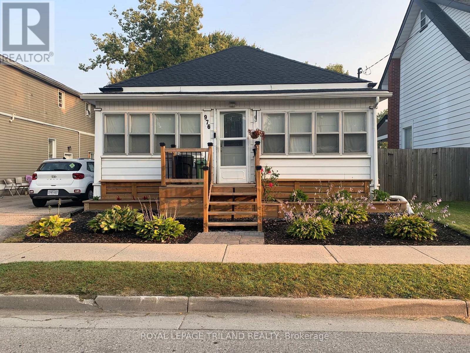 976 Dame Street, London East, Ontario  N5Z 1M6 - Photo 1 - X12708918