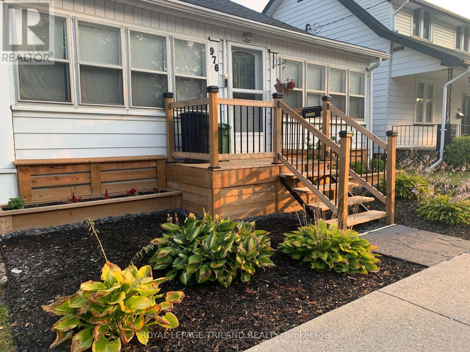 976 Dame Street, London East, Ontario  N5Z 1M6 - Photo 2 - X12708918