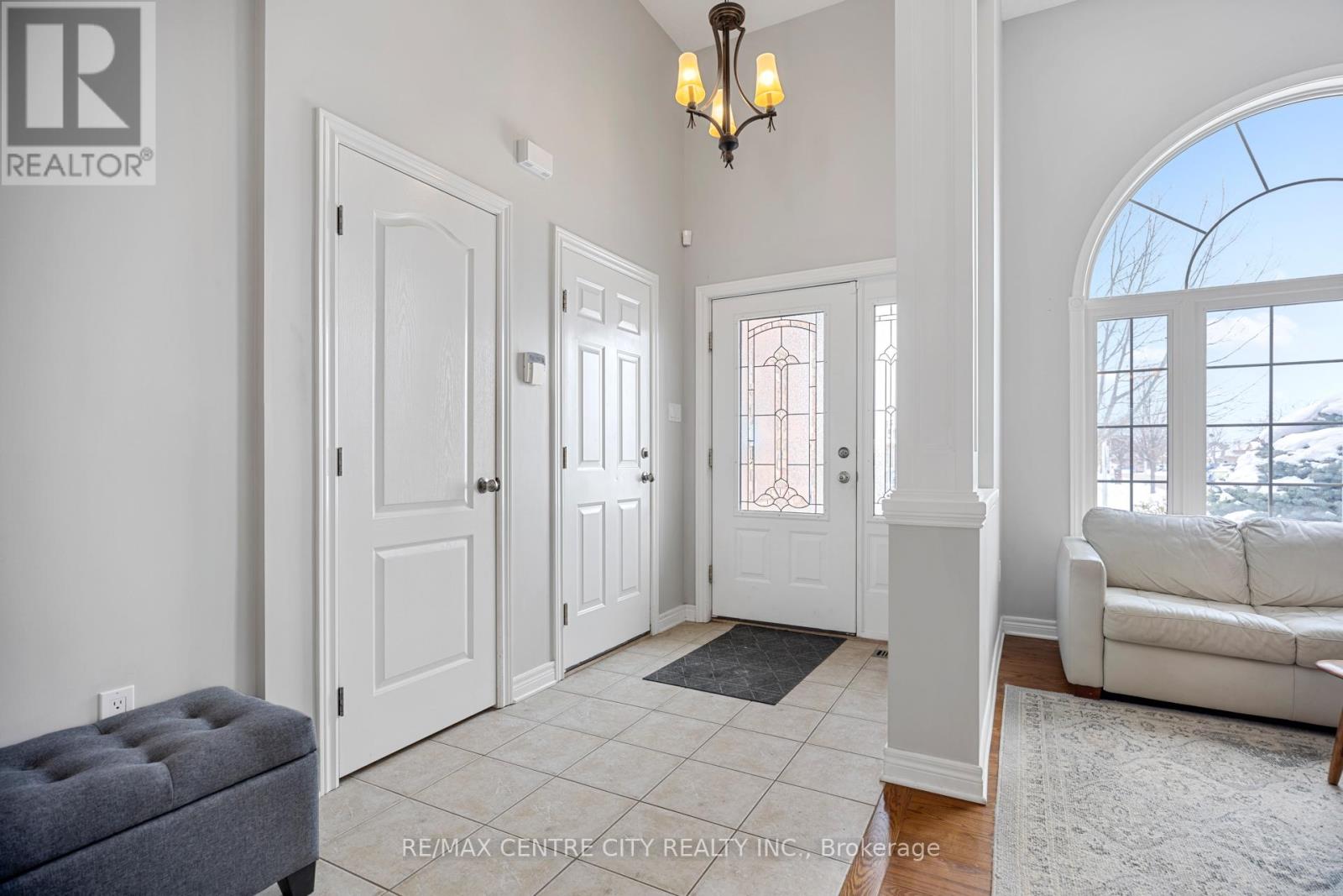 47 Hagerman Crescent, St. Thomas, Ontario  N5R 6K2 - Photo 4 - X12709004