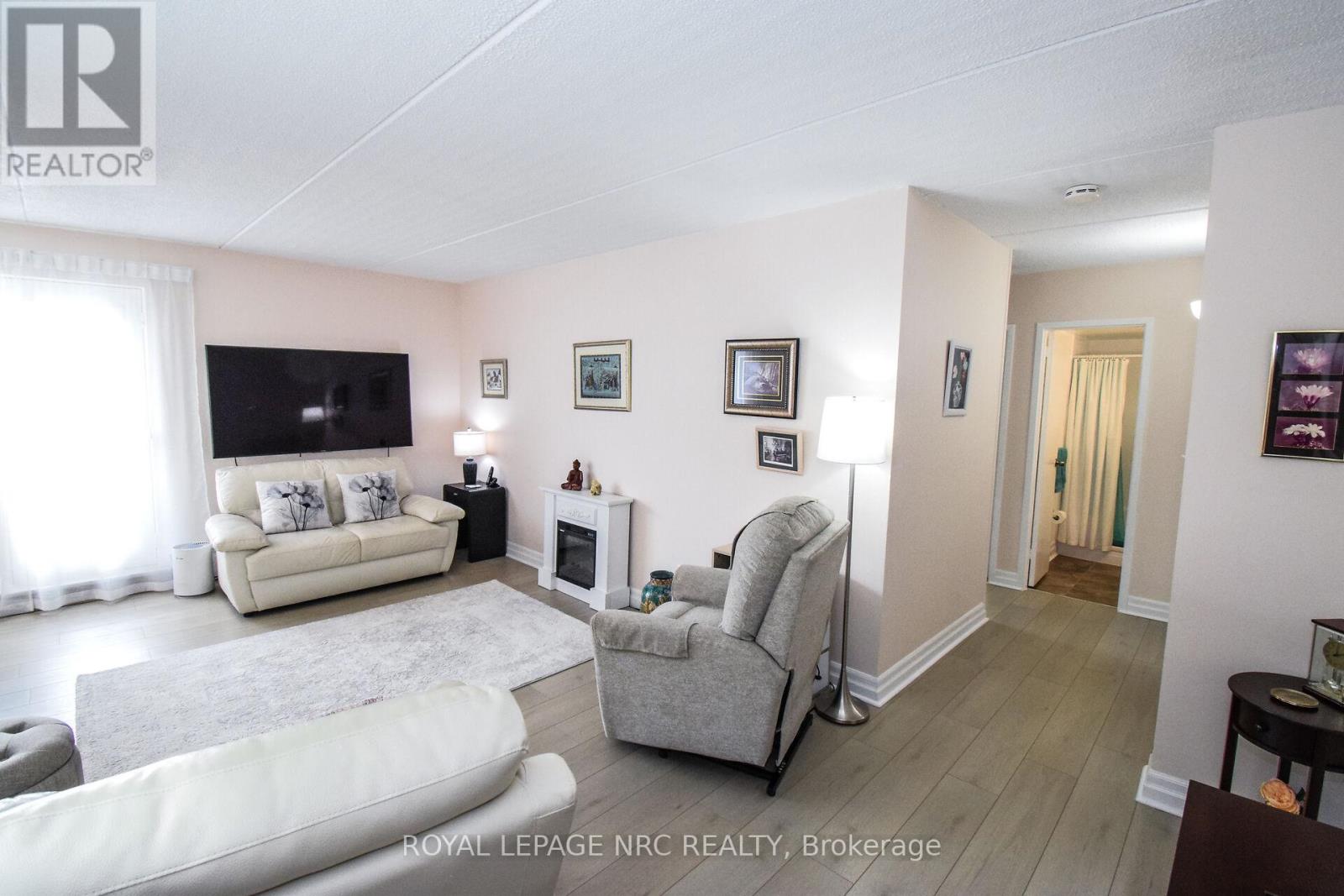 320 - 198 Scott Street, St. Catharines, Ontario  L2N 5T3 - Photo 2 - X12708912