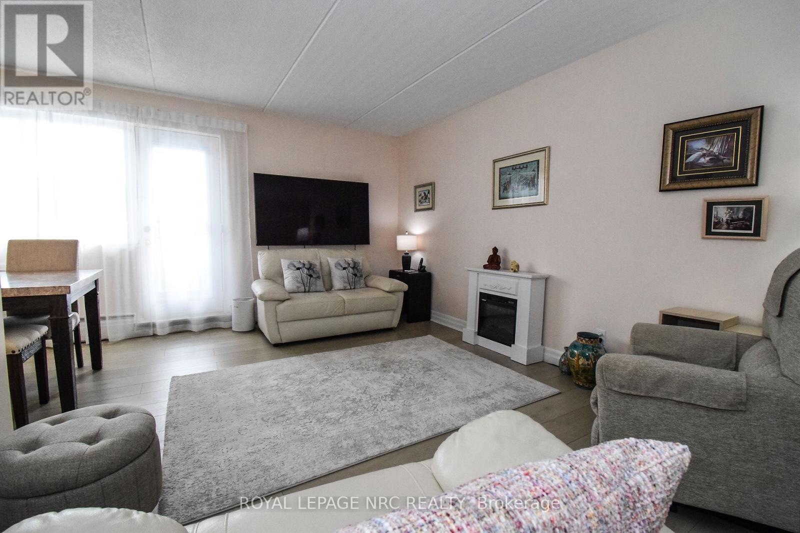 320 - 198 Scott Street, St. Catharines, Ontario  L2N 5T3 - Photo 4 - X12708912