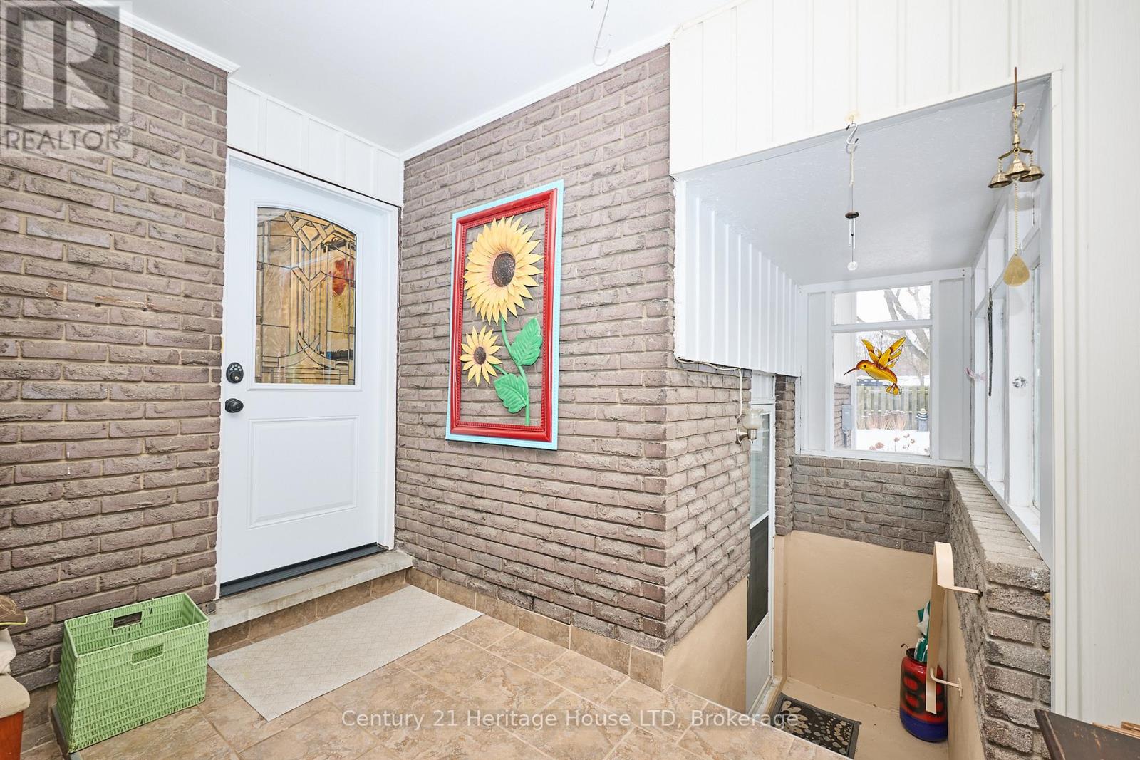 3112 Ussher Street, Niagara Falls, Ontario  L2G 6M2 - Photo 3 - X12666274