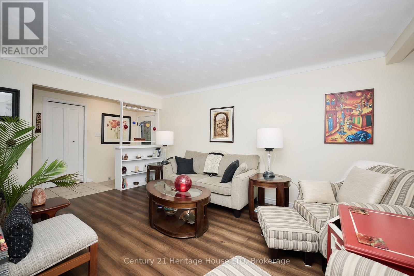 3112 Ussher Street, Niagara Falls, Ontario  L2G 6M2 - Photo 8 - X12666274