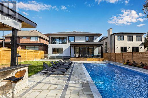 122 Ashbourne Drive, Toronto, Ontario  M9B 4H8 - Photo 11 - W12706094