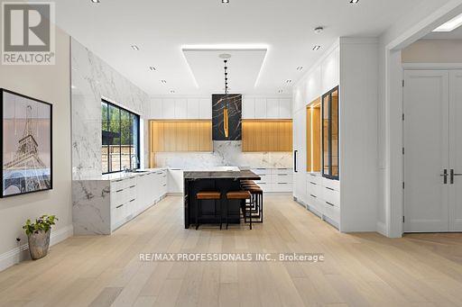 122 Ashbourne Drive, Toronto, Ontario  M9B 4H8 - Photo 15 - W12706094