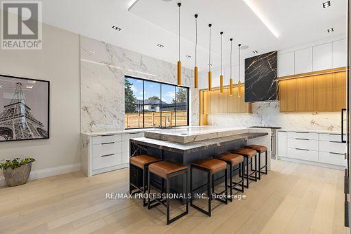 122 Ashbourne Drive, Toronto, Ontario  M9B 4H8 - Photo 17 - W12706094