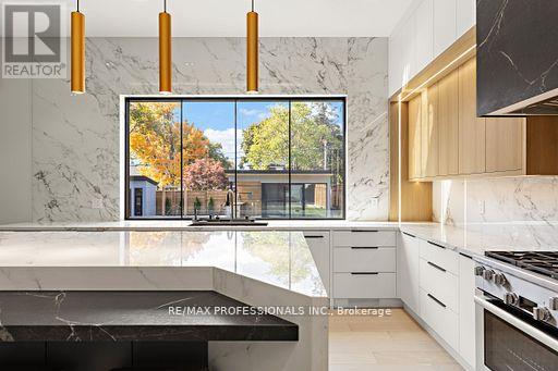 122 Ashbourne Drive, Toronto, Ontario  M9B 4H8 - Photo 16 - W12706094