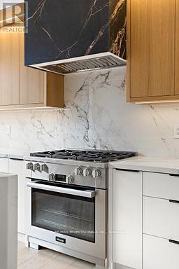 122 Ashbourne Drive, Toronto, Ontario  M9B 4H8 - Photo 18 - W12706094