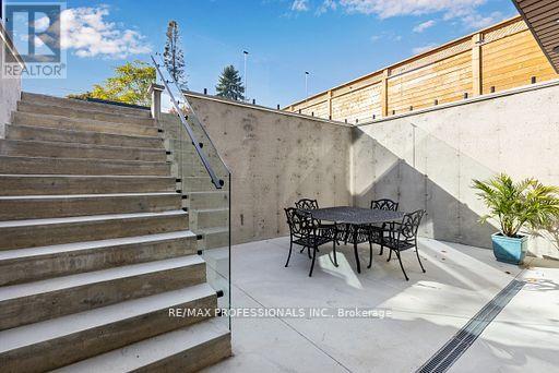 122 Ashbourne Drive, Toronto, Ontario  M9B 4H8 - Photo 42 - W12706094