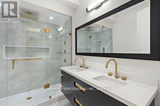 122 Ashbourne Drive, Toronto, Ontario  M9B 4H8 - Photo 43 - W12706094