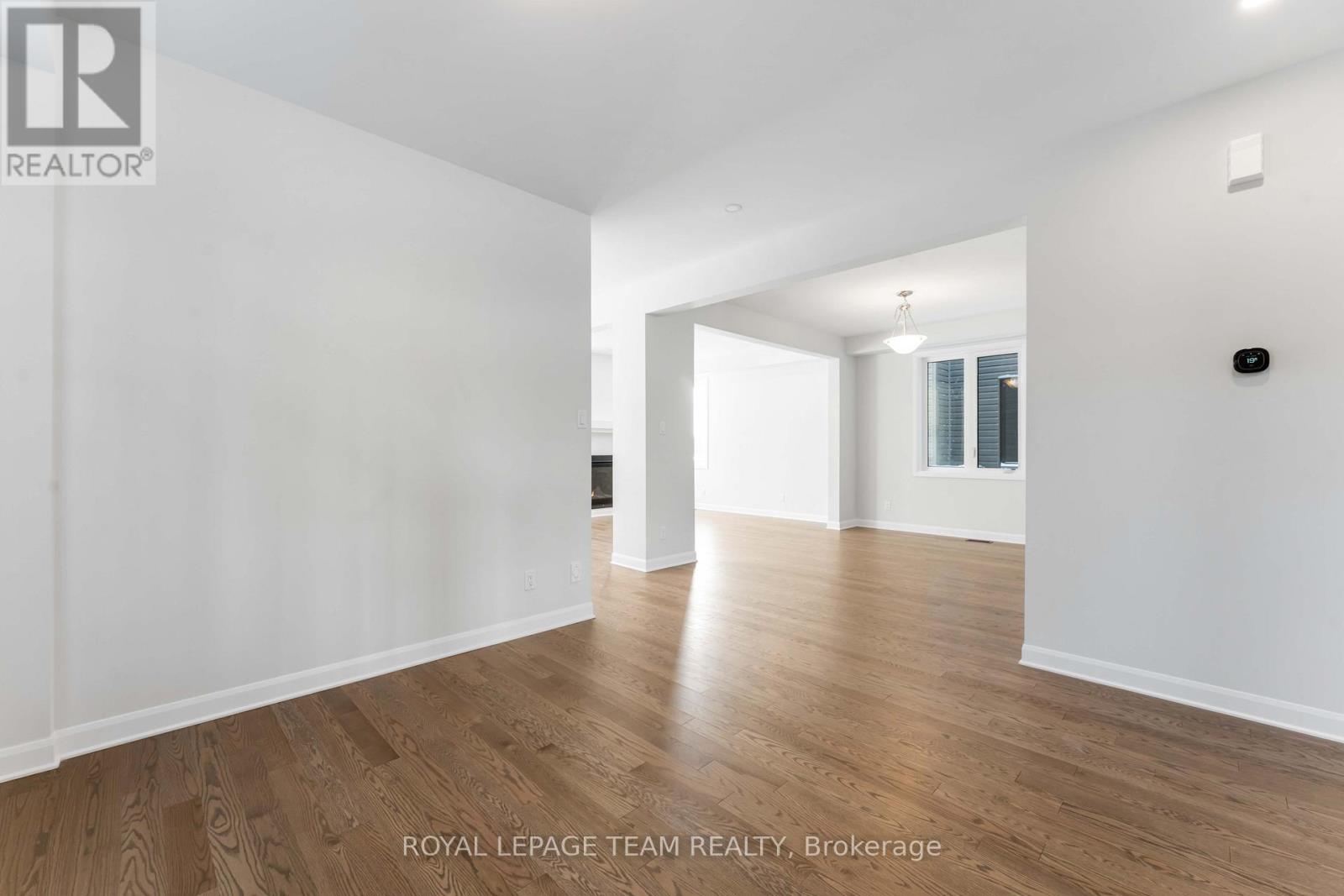 602 Glade Grove, Ottawa, Ontario  K2V 0V1 - Photo 4 - X12170191